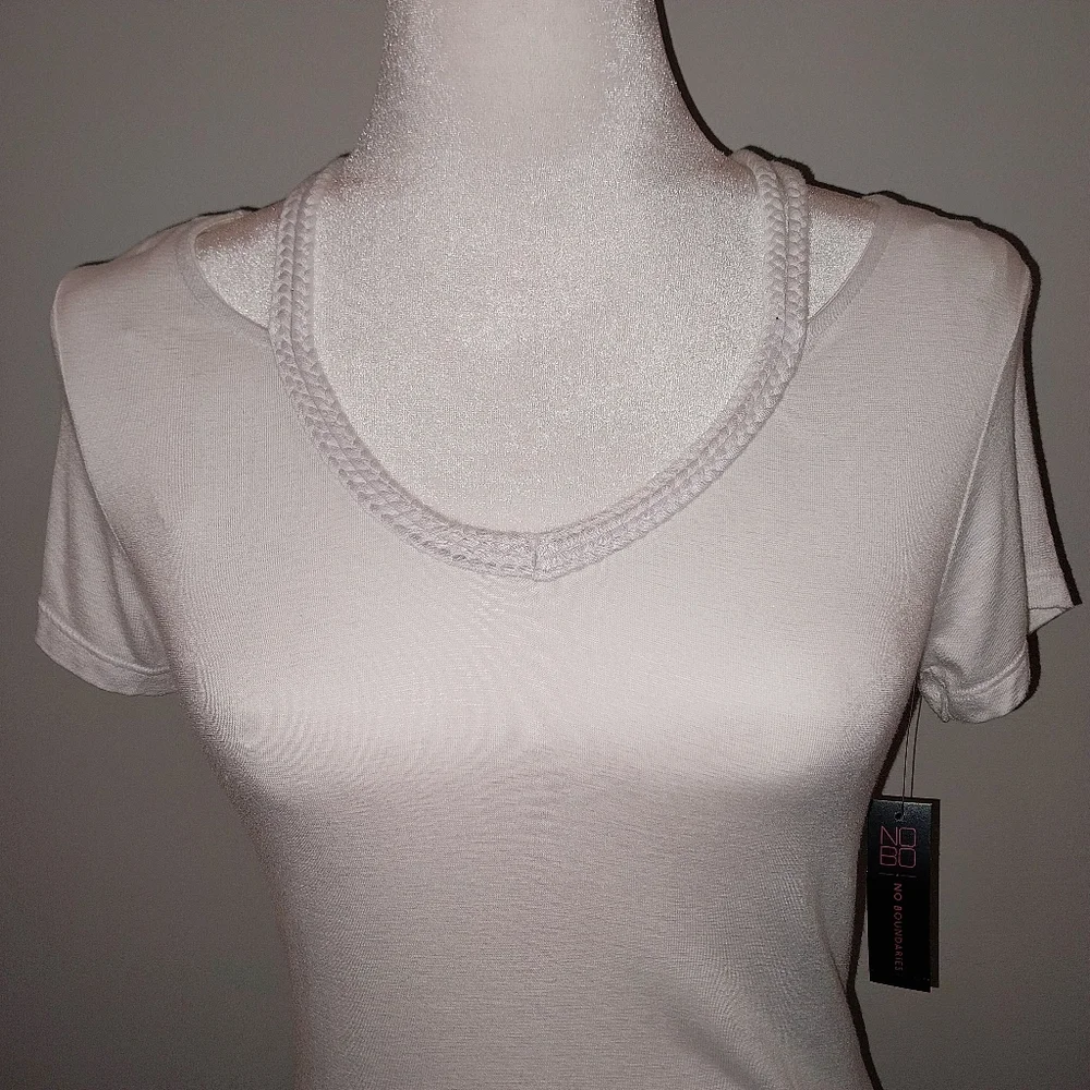 NWT No Boundaries Juniors White Braided V Neck Top Size 7-9 - Picture 2 of 15
